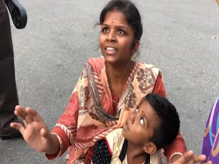 குழந்தையுடன் மாவட்ட ஆட்சியர் அலுவலகத்தின் முன்பு பெண் தர்ணா