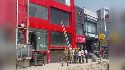 Lucknow Fire News: लखनऊ में भीषण आग, आशियाना में कॉम्पलेक्स के दूसरी मंजिल पर दुकान में हादसा, फायर ब्रिगेड मौके पर