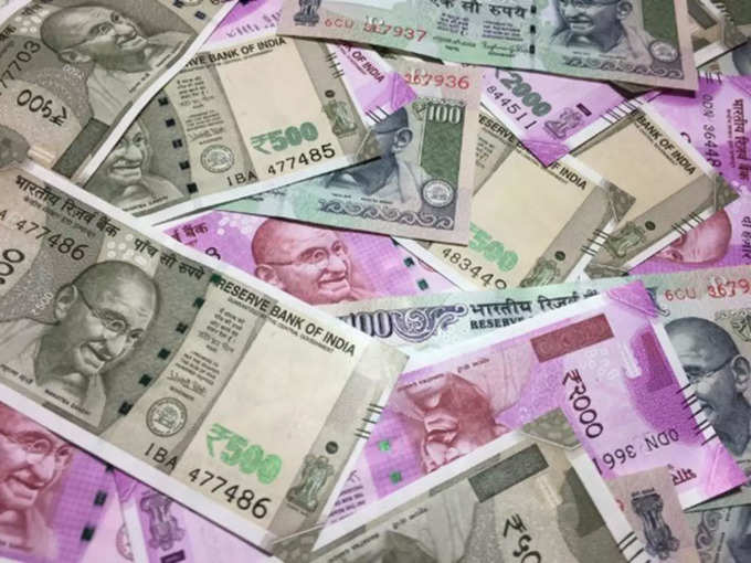 ​बाजार में कितने 2000 रुपये के नोट​