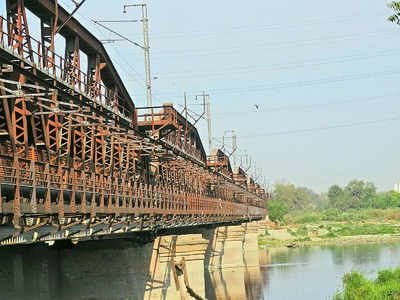 दिल्ली के सबसे पुराने यमुना ब्रिज के बारे में कितना जानते हैं? बनने की कहानी कर न दे हैरान