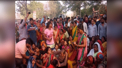 Gorakhpur News: छात्र की मौत के बाद जमकर हंगामा, परिजनों ने लगाया हत्या का आरोप, जाम कर दी सड़क