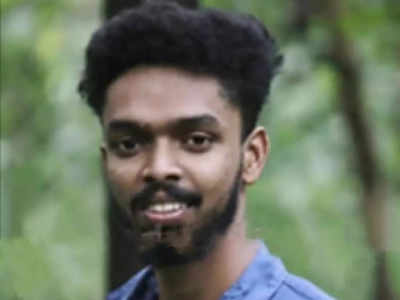 ബസ് കാത്തിരിപ്പു കേന്ദ്രത്തിനു മുകളില്‍ തെങ്ങ് വീണ് പരിക്കേറ്റ വിദ്യാര്‍ഥി മരിച്ചു