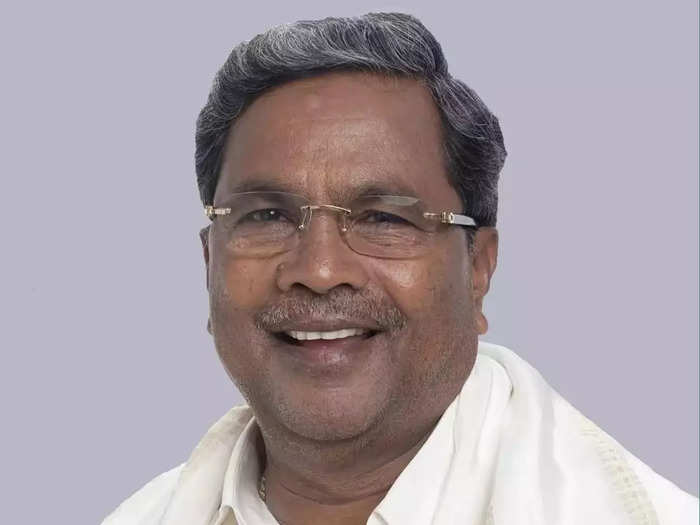 Siddaramaiah decided not to accept flowers and shawls