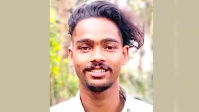 ആദ്യം റോഡരികിൽ നിർത്തിയിട്ട ബൈക്കില്‍ ഇടിച്ചു, പിന്നാലെ വൈദ്യുതി തൂണിലും; ബൈക്കപകടത്തിൽ 19കാരന് ദാരുണാന്ത്യം