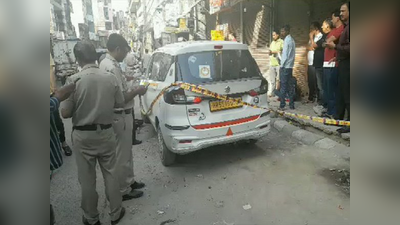 दिल्ली के जाफराबाद में कार में मिली युवक की लाश, गर्दन पर जख्म के निशान