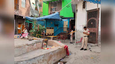 दिल्ली के जहांगीरपुरी इलाके में रंजिश में प्रॉपर्टी डीलर की सरेआम हत्या, हमलावर फरार