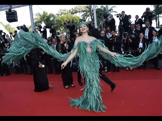 urvashi-rautela-cannes