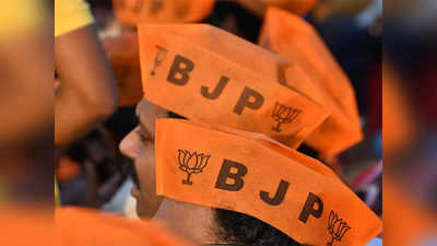 UP BJP: इधर यूपी में बीजेपी शुरू कर रही जनसंपर्क अभियान, उधर विधायकों ने बना लिया मुंबई का प्लान, संगठन नाराज