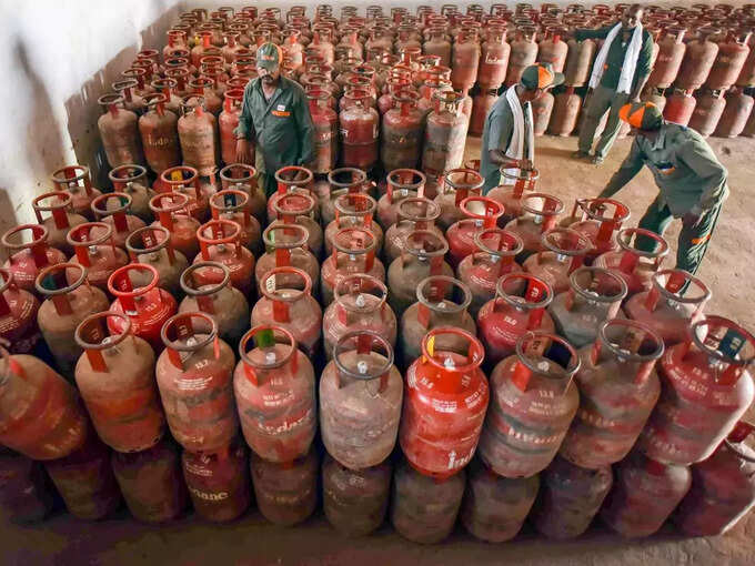 గ్యాస్ సిలిండర్ ధరల సవరణ(LPG Cylinder Prices)