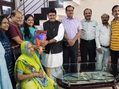 Ujjain Rochika Garg Success Story:  मल्टीनेशनल कंपनी की नौकरी छोड़कर शुरू की तैयारी, तीसरी बार में UPSC में मिली सफलता