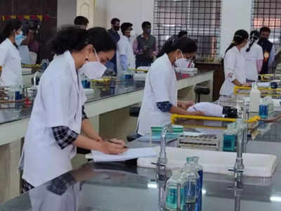 यूपी में 427 कॉलेजों की D Pharma एनओसी निरस्त, Lucknow के 3 इंस्टीट्यूट भी शामिल, पूर्व सचिव पर होगी कारवाई!