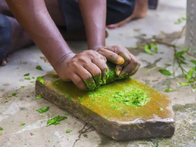 हिरव्या भाज्या आणि चटणी