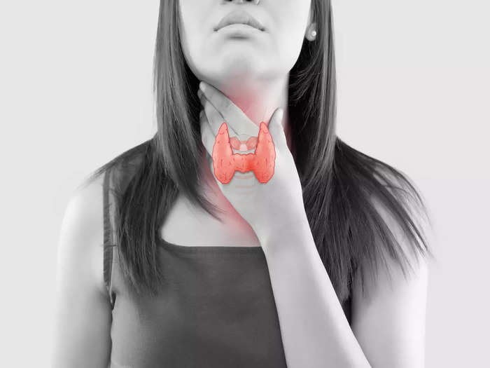 World Thyroid Day: সারাদিন ঠান্ডা লাগে, সঙ্গে বাড়ছে ওজন? লেজুর যদি হয় এইসব লক্ষণ, তবে এখনই সাবধান হন!