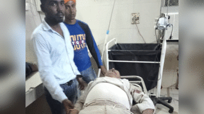 Gorakhpur Accident: सड़क किनारे खंभे से जा टकराया तेज रफ्तार पिकअप, शवयात्रा से लौट रहे 3 लोगों की मौत, 8 घायल