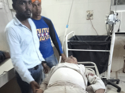 Gorakhpur Accident: सड़क किनारे खंभे से जा टकराया तेज रफ्तार पिकअप, शवयात्रा से लौट रहे 3 लोगों की मौत, 8 घायल