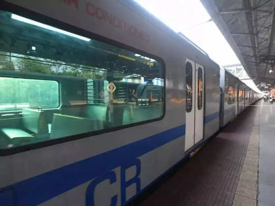 Mumbai Local News: कडाक्याच्या उन्हाळ्यात एसी लोकलचा गारवा, प्रवासी संख्येत २२८ टक्क्यांनी वाढ, रेल्वे मालामाल 