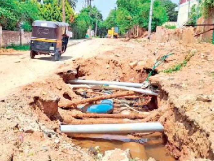 Uncompleted Constructions and holes made for those works in Mysuru should be filled soon as rainy season nearing