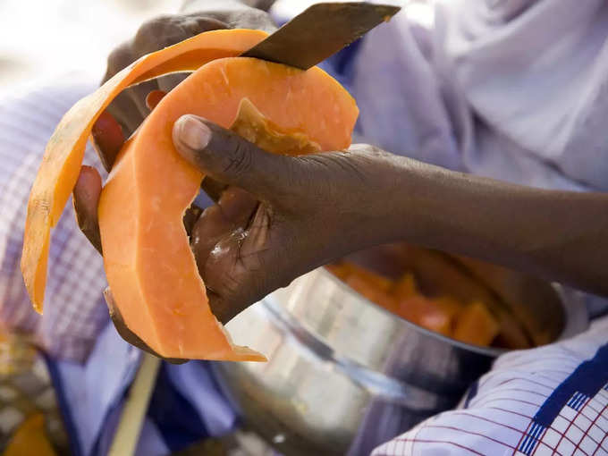 3.  Papaya will reduce the pain of hemorrhoids