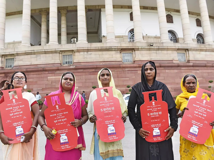 लोगों तक पहुंची योजनाएं