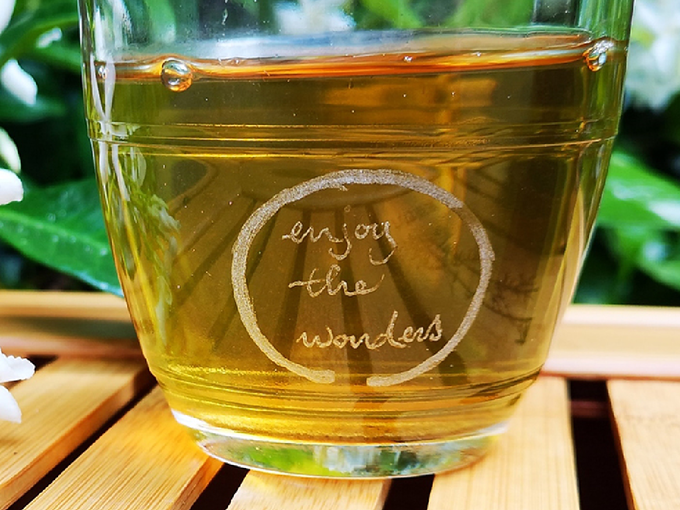 <strong></strong>Do not sip hot tea <strong></strong>Do not sip hot tea
