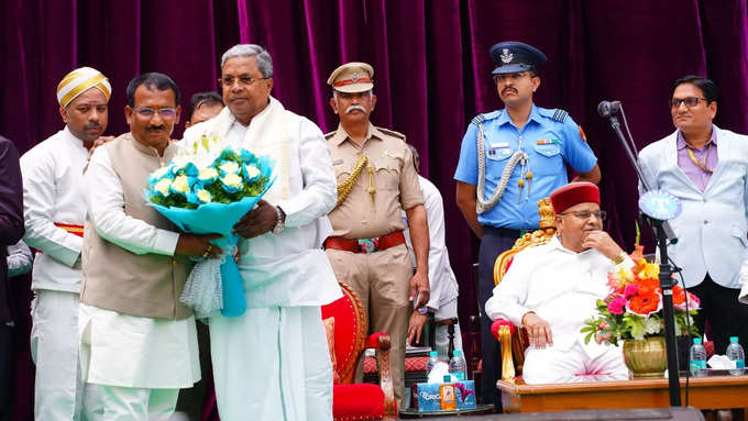 ಆರ್‌ಬಿ ತಿಮ್ಮಾಪುರಗೆ ಅಭಿನಂದಿಸಿದ ಸಿದ್ದರಾಮಯ್ಯ