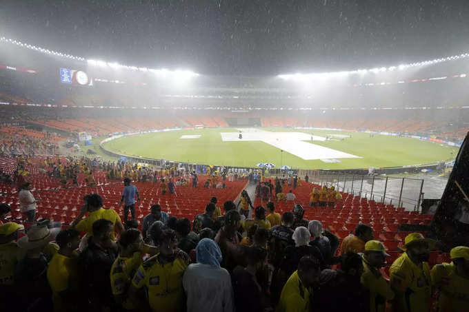 Fans stood firm even in torrential rain 