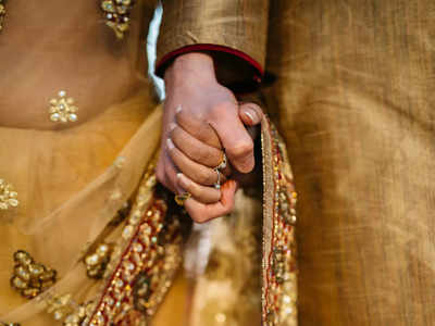 Divorce Cases In India : বিয়ের পর মুখে দাগছোপ! ‘কুৎসিত’ স্ত্রীকে ফেলে পরকীয়ায় মজে স্বামী, ডিভোর্স দিলেন তরুণী