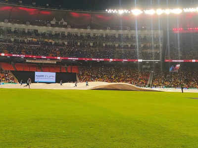 IPL Final: વરસાદ પડતા મેચ અટકાવી દેવાઈ, સ્ટેડિયમમાં દર્શકોએ શરૂ કરી દીધા ગરબા