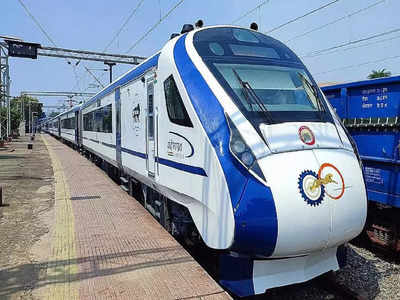 Vande Bharat एक्सप्रेस का विरोध शुरू, देहरादून में रेलवे यूनियन कर्मचारियों ने ट्रेन के आगे किया प्रदर्शन