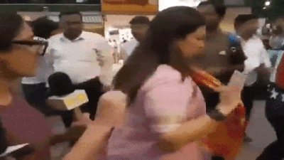 महिला पत्रकार के सवाल पर भागने क्यों लगीं मीनाक्षी लेखी? AAP ने शेयर किया केंद्रीय मंत्री का वीडियो