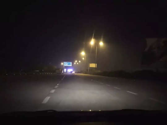 रात में Yamuna Expressway कितना सुरक्षित...बदमाशों ने गन पॉइंट पर लूटा, जानिए कैसे रुकवाई गाड़ी?