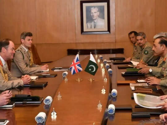 UK Pakistan Relations: पाकिस्तानी सेना प्रमुख जनरल मुनीर से मिले ब्रिटिश आर्मी चीफ, जानें किन मुद्दों पर हुई बात 