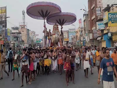 காஞ்சிபுரம் வரதராஜ பெருமாள்; 2 ம் நாள் பிரம்மோற்சவம்... அன்ன பறவை வாகனத்தில் பக்தர்களுக்கு காட்சி