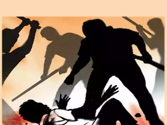 छत्रपती संभाजीनगर मध्ये घरमालकाचा मुलगा दारू पिऊन आला, गरीब विद्यार्थ्यांना मारहाण