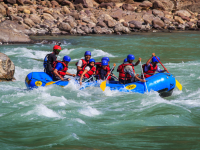 River Rafting Benefits: चुपके-चुपके ये फायदे देती है रिवर राफ्टिंग, 5 तरह के लोग जरूर करें