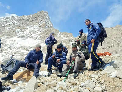 Uttarakhand News: उत्तरकाशी-तपोवन में फंसे 7 ट्रैकर, 24 किलोमीटर पैदल चलकर पहुंची SDRF टीम, बचा ली सबकी जान