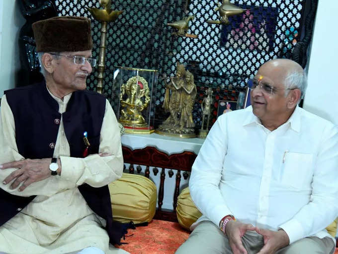 CM with Jorawar Singh Jadhav