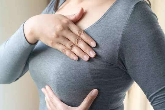 Breast Asymmetry Causes and Diagnosis : ఆడవారి బ్రెస్ట్ రెండు ఒకేలా  ఉండకపోవడానికి కారణం ఇదే..