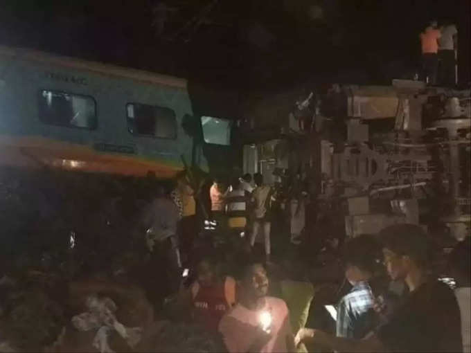 ​ओडिशा में रेल दुर्घटना के बाद 18 ट्रेन रद्द​
