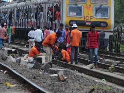 Mumbai Local : पश्चिम रेल्वेवर उद्या १४ तासांचा ब्लॉक जाहीर; या गाड्यांवर होणार परिणाम, जाणून घ्या वेळापत्रक