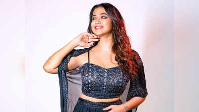 Sohini Sarkar: ডিপনেক ছোট্ট টপে প্রিমিয়ারে পৌঁছালেন সোহিনী সরকার, এক চুটকিতে কাড়লেন লাইমলাইট!