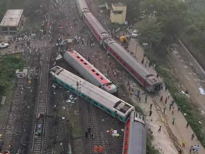 Train Accident: কপাল ফেরে পড়তে পারেন দুর্ঘটনায়! ট্রেনে সফরের আগে মাত্র 50 পয়সায় করুন IRCTC-র বিমা