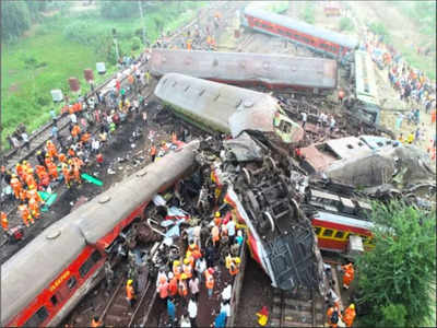 Odisha Train Accident: ओडिशा रेल्वे अपघाताने कुटुंबाचा आधार हिरावला, तीन सख्ख्या भावांचा मृत्यू