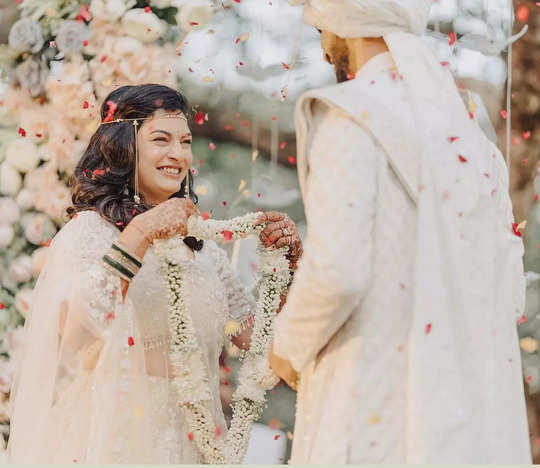 ruturaj gaikwad utkarsha pawar wedding photos - शादी के बंधन में बंधे CSK  के ओपनर रुतुराज गायकवाड़, क्रिकेटर उत्कर्षा को बनाया हमसफर, देखें फोटो