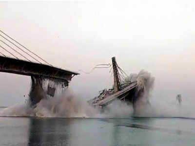 Ganga Bridge Collapse: పేకమేడలా కూలిన నిర్మాణంలోని వంతెన.. రూ.1700 కోట్లు గంగార్పణం.. వైరల్ వీడియో