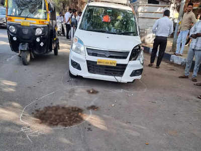 Pune Accident: रस्ता स्वच्छ करणाऱ्या महिला कर्मचाऱ्यालाकारने चिडले; दहा ते पंधरा फूट फरपटत नेले