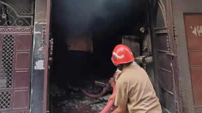 ईस्ट दिल्ली के जगतपुरी में मदरसे में लगी आग, 150 बच्चों को सुरक्षित निकाला गया