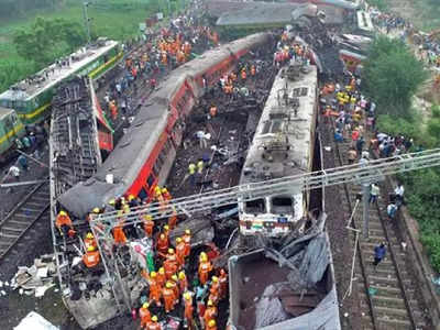 Odisha Train Tragedy: ट्रेनच्या डब्ब्यात शोधलं पण मुलगा सापडेना, शवागारात जाताच घडला मोठा चमत्कार...