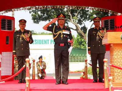 Indian Army Chief Bangladesh Visit: बांग्लादेश में भारतीय सेना प्रमुख का भव्य स्वागत, शेख हसीना से की मुलाकात, परेड का किया निरीक्षण