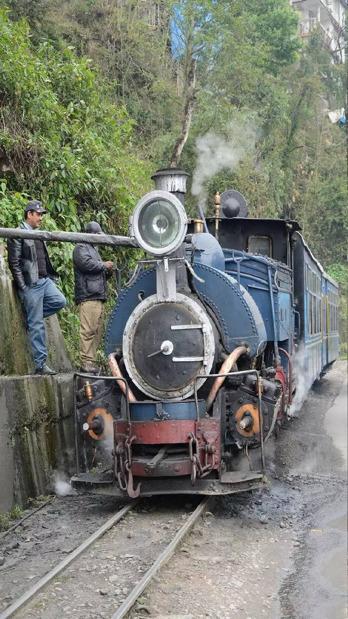 भारत की सबसे पुरानी ट्रेनें